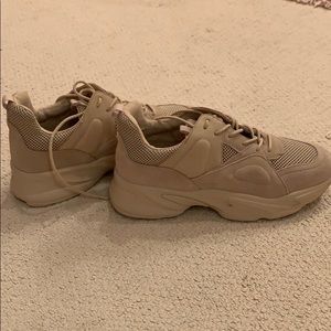 Steve Madden chunky dad sneaker size 11 beige